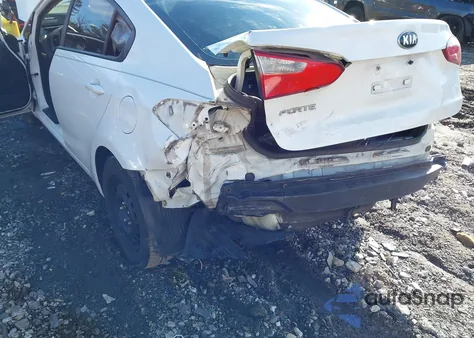 2015 Kia Forte Lx z USA, uszkodzony, nr VIN KNAFX4A61F5417667